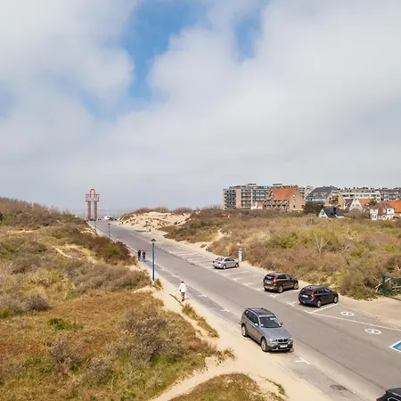 Near Dunes In Koksijde, Cleaning Included アパート *