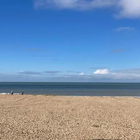 Near Dunes In Koksijde, Cleaning Included アパート